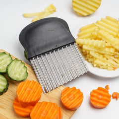 2 Pcs Crinkle Cutter with Protective Cover,Crinkle Cutter for Veggies,Potato Carrot Chip Vegetable Crinkle Wavy Chopper Cutter 2 Pack(Green+Black)